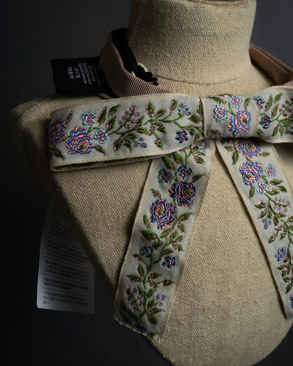 -MOOD Christmas Collections-
"GUCCI" Michele period delicate floral embroidered ribbon tie