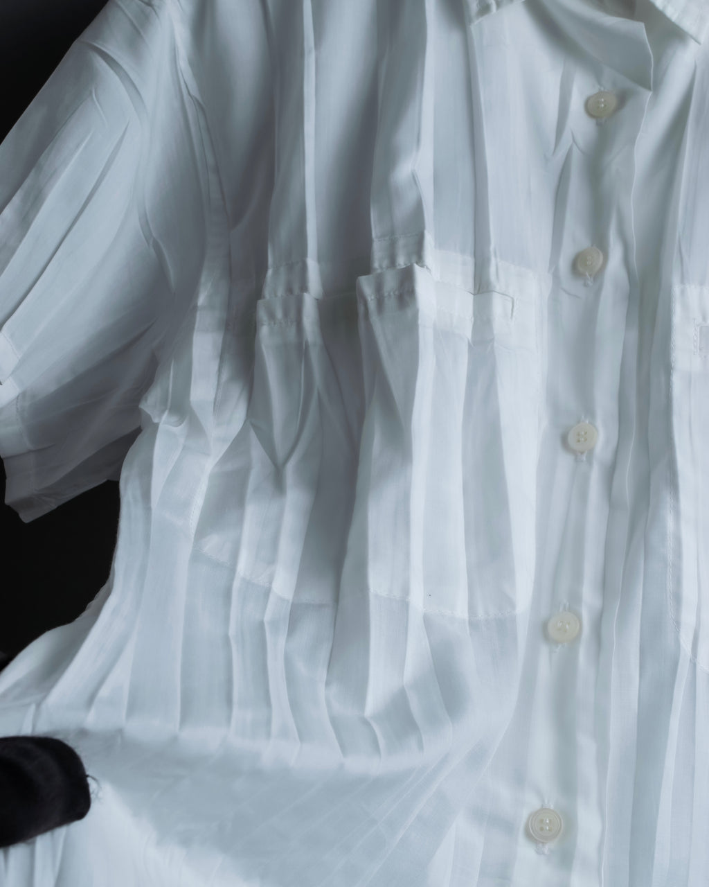 "ISSEY MIYAKE" Pleated short sleeve shirt