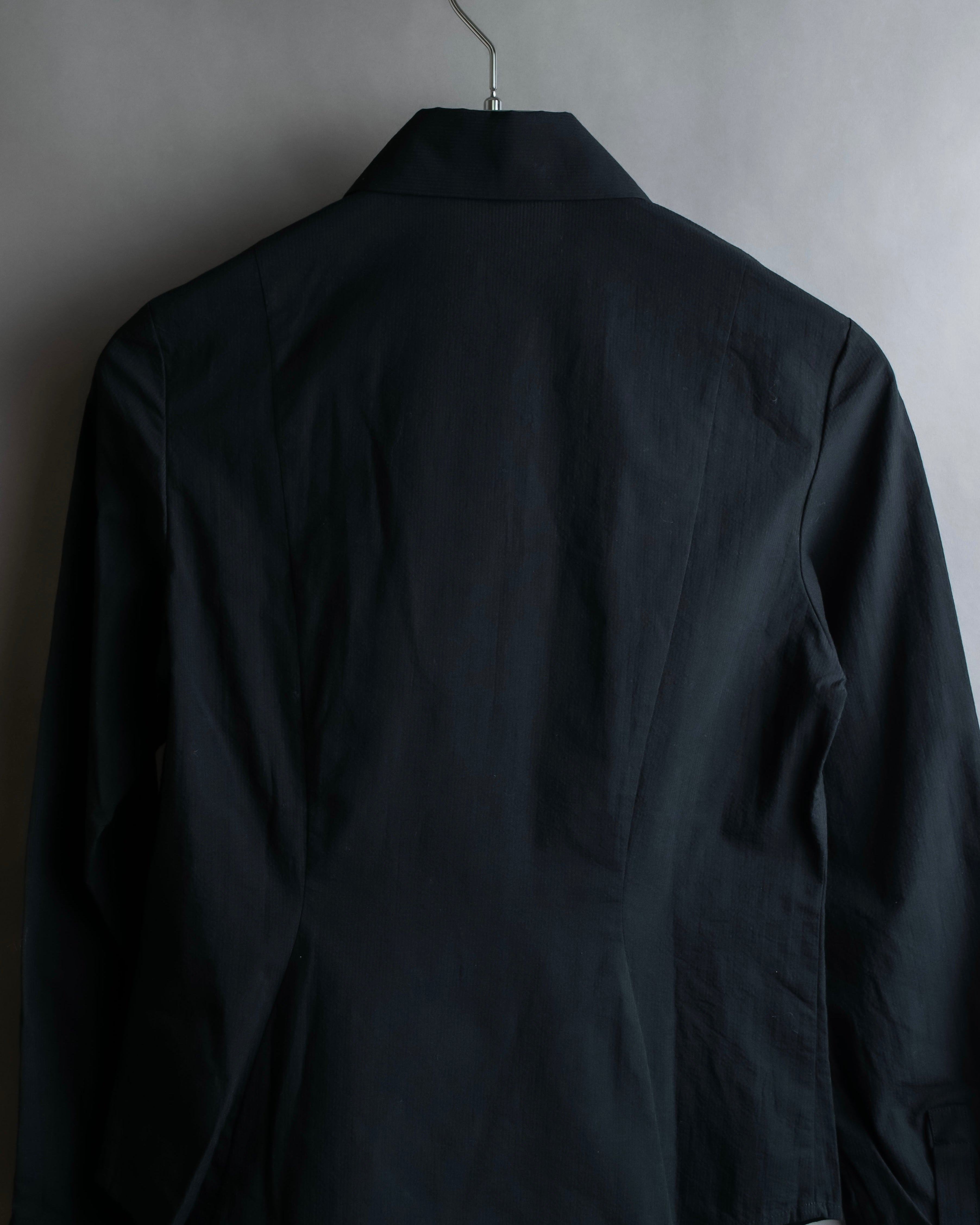 "Vivienne Westwood RED LABEL"
 Front button cutting design shirt