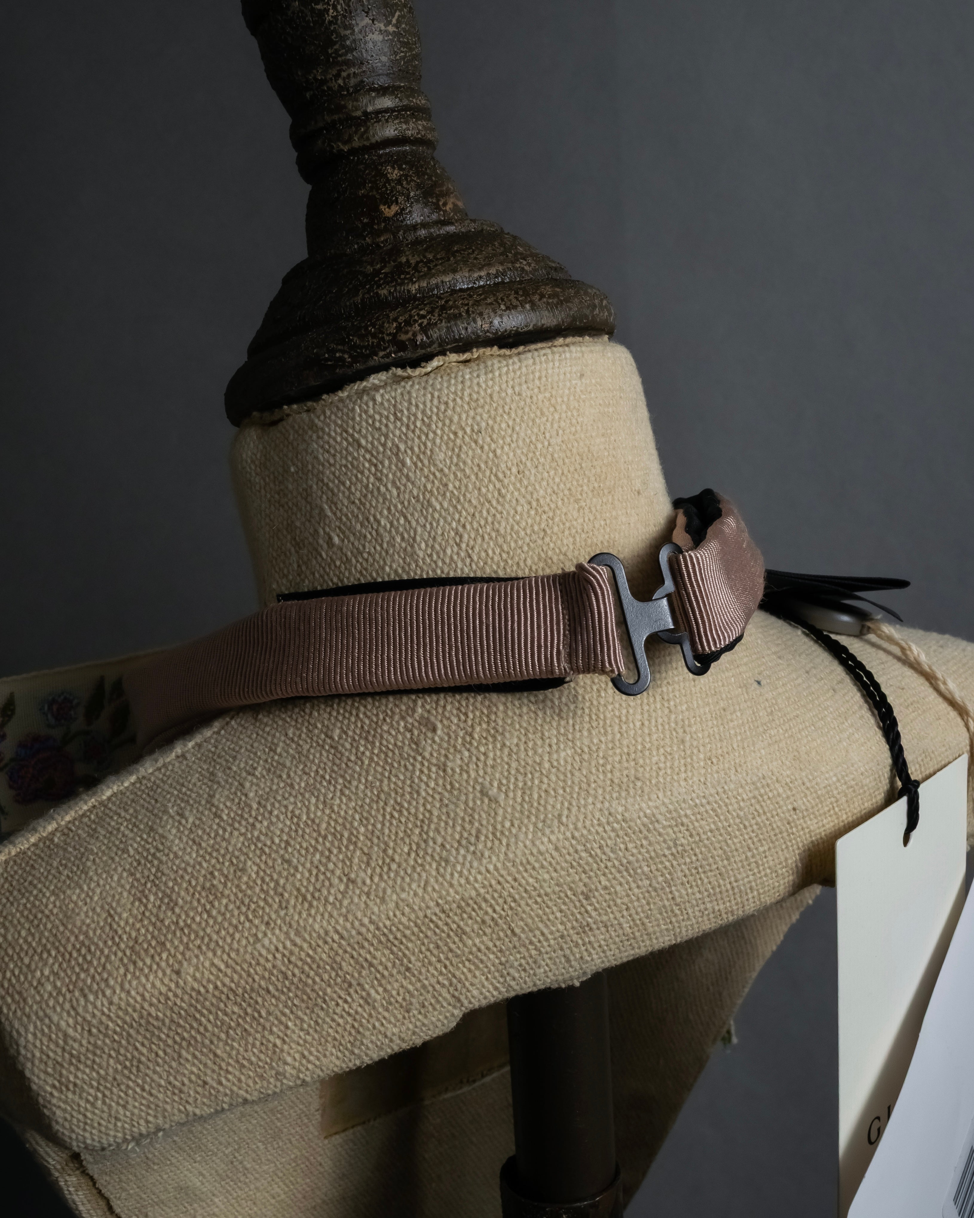 -MOOD Christmas Collections-
"GUCCI" Michele period delicate floral embroidered ribbon tie