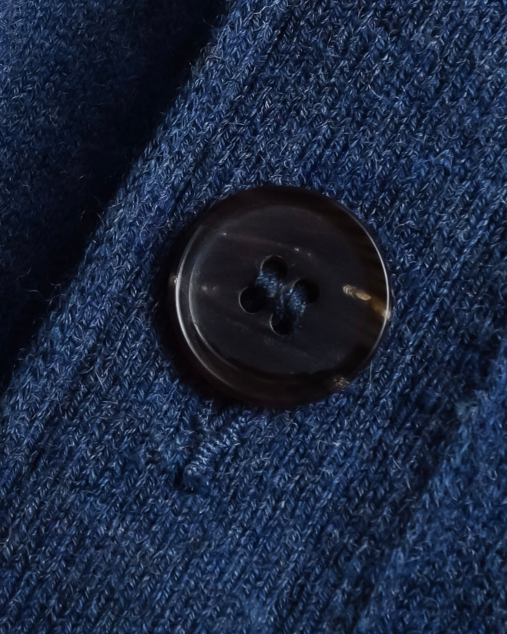 "MAISON MARGIELA" 17SS Asymmetric button line knit