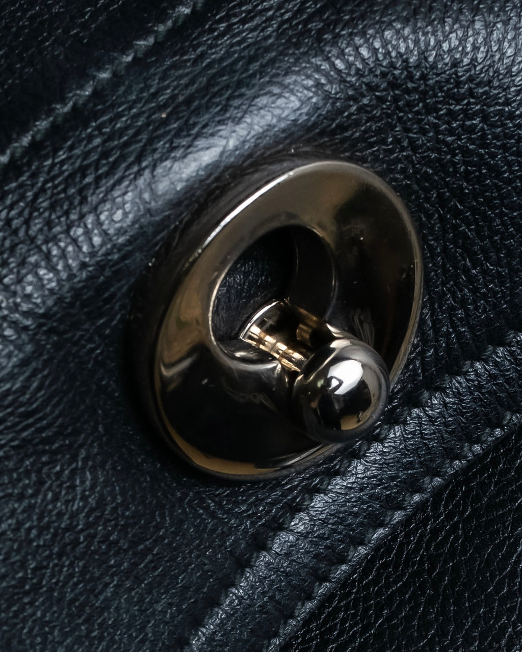 "YVES SAINT LAURENT" Silver parts design Muse toe leather bag