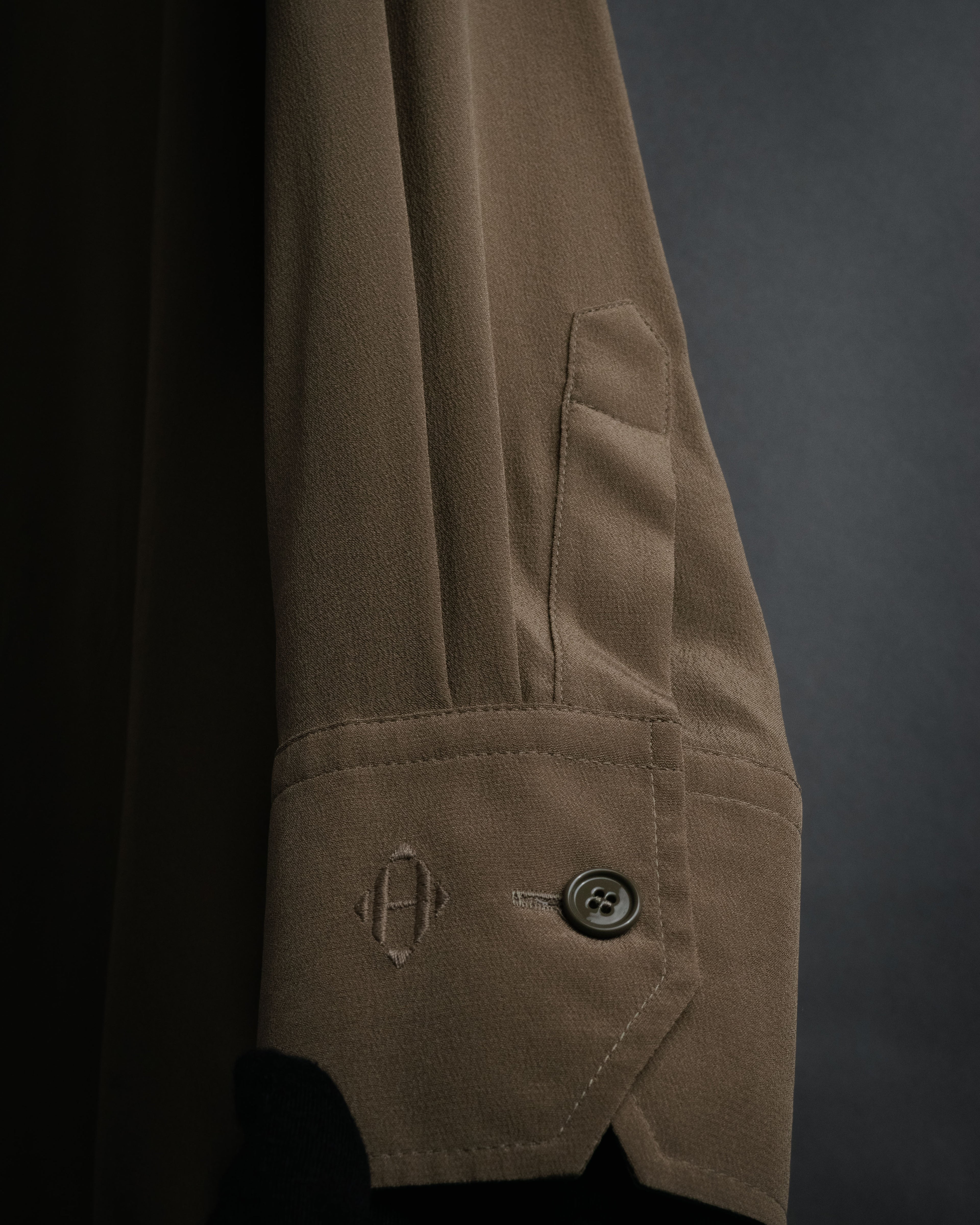 “HERMES” 2018-2024 Minimal band collar silk shirt