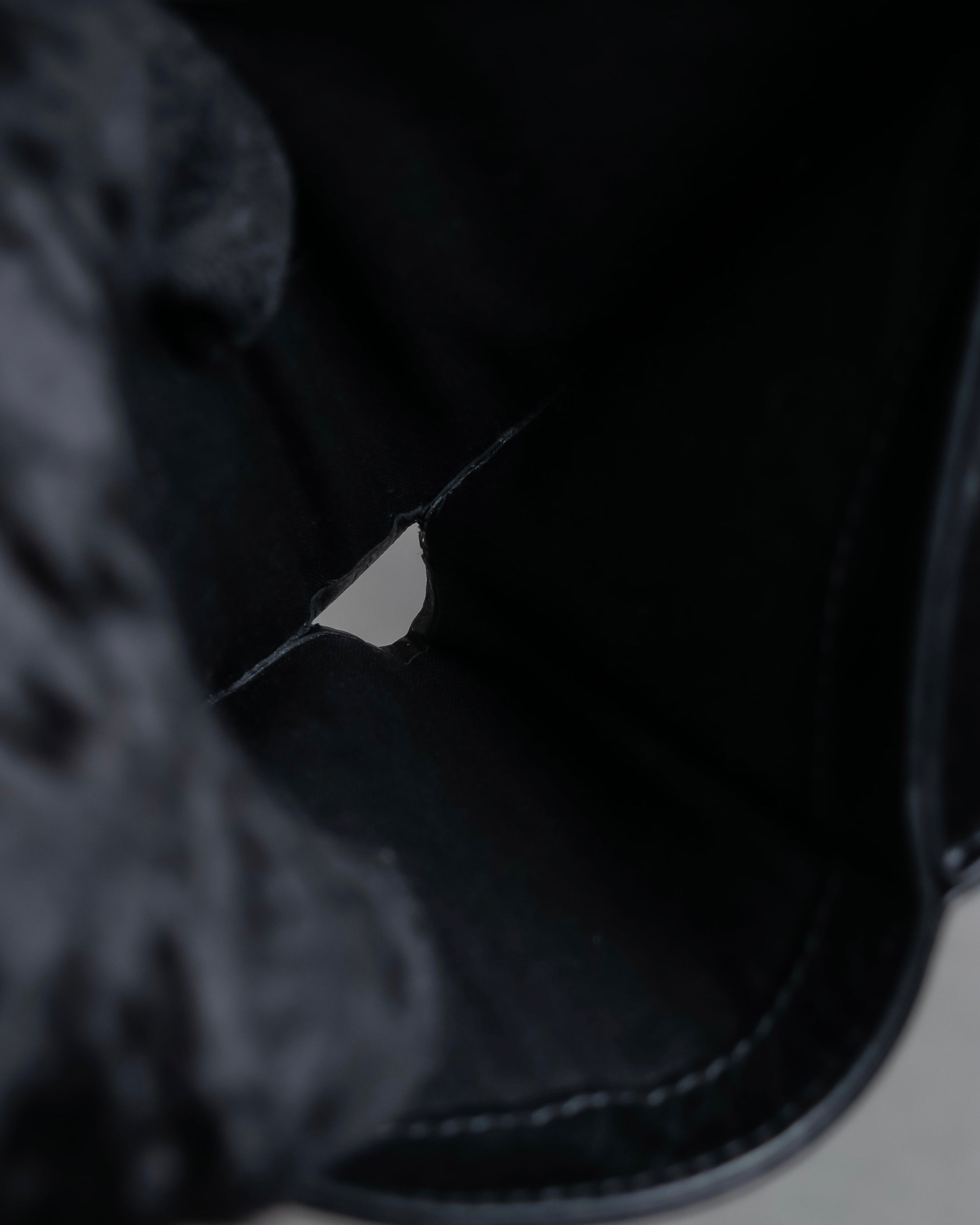 "MAISON MARGIELA" Anonymous stitch design bi-fold wallet