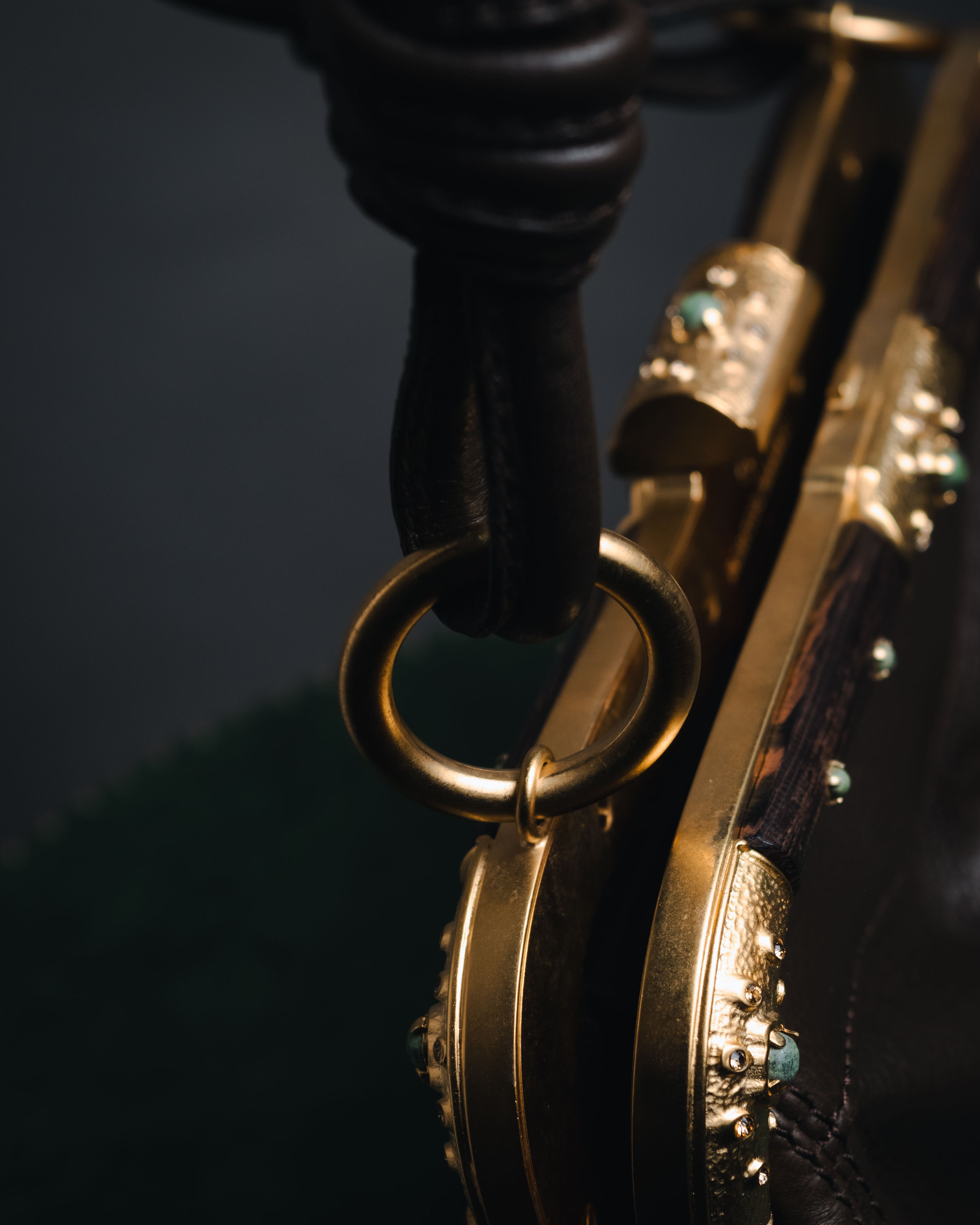 –SPECIAL– "VALENTINO GARAVANI"
00’s Jeweled frame leather bag