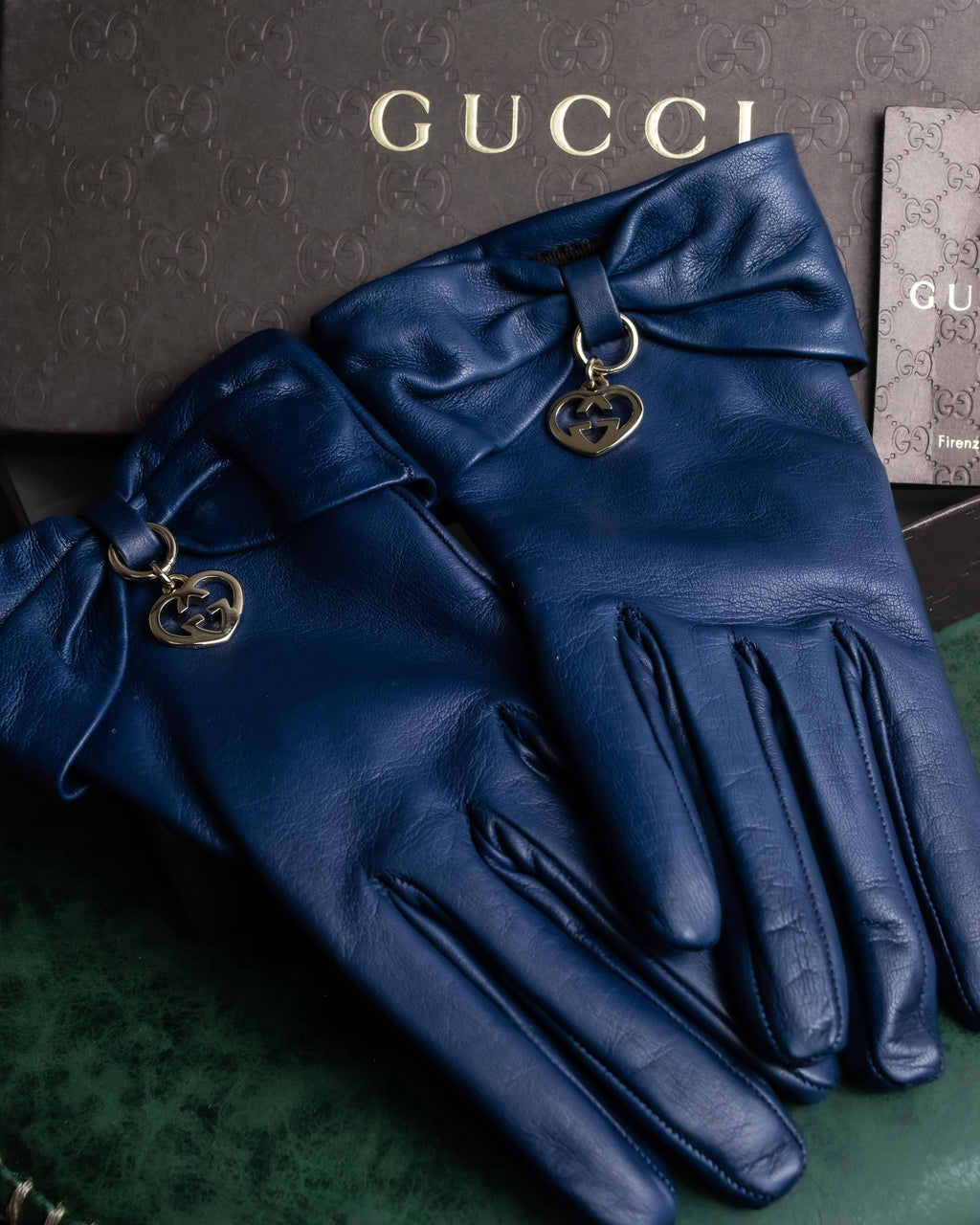 "GUCCI" Ribbon＆charm design blue leather gloves