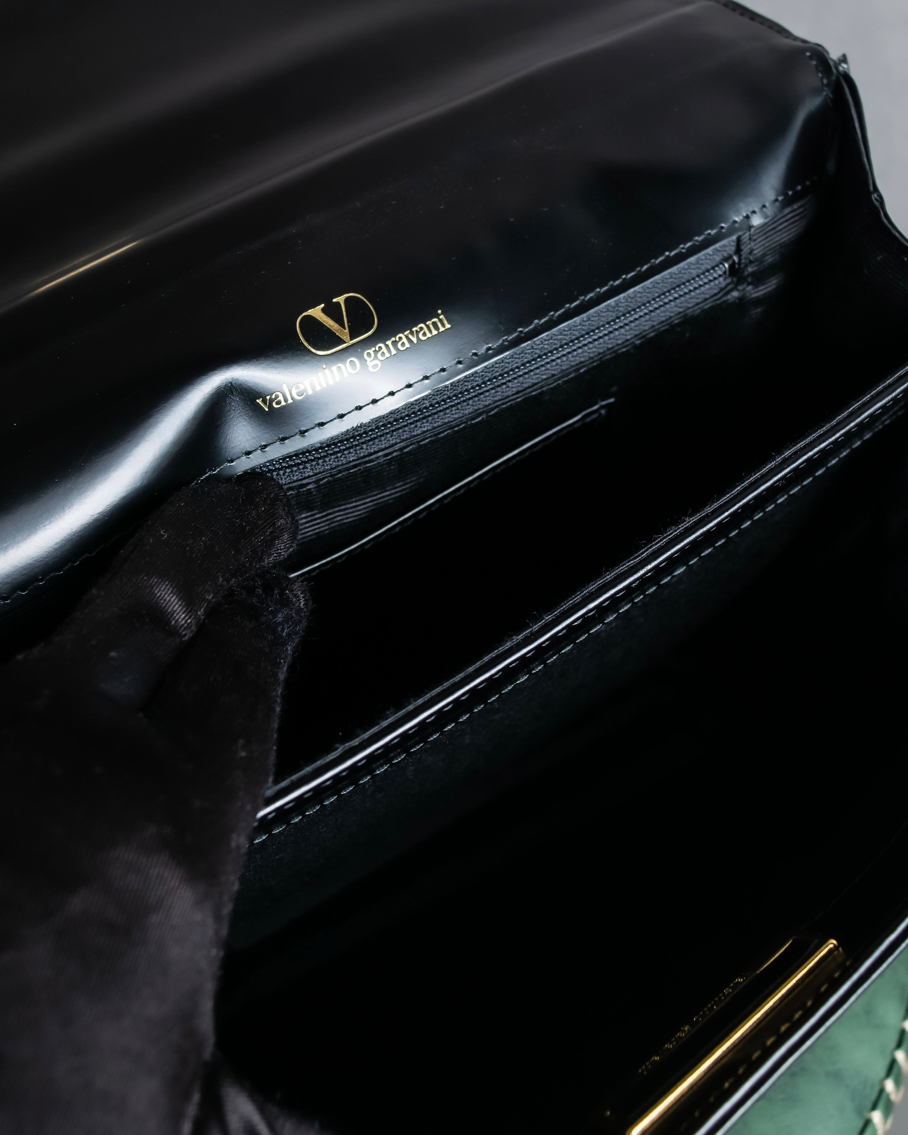 "Valentino Garavani" Logo turn lock parts design leather hand bag