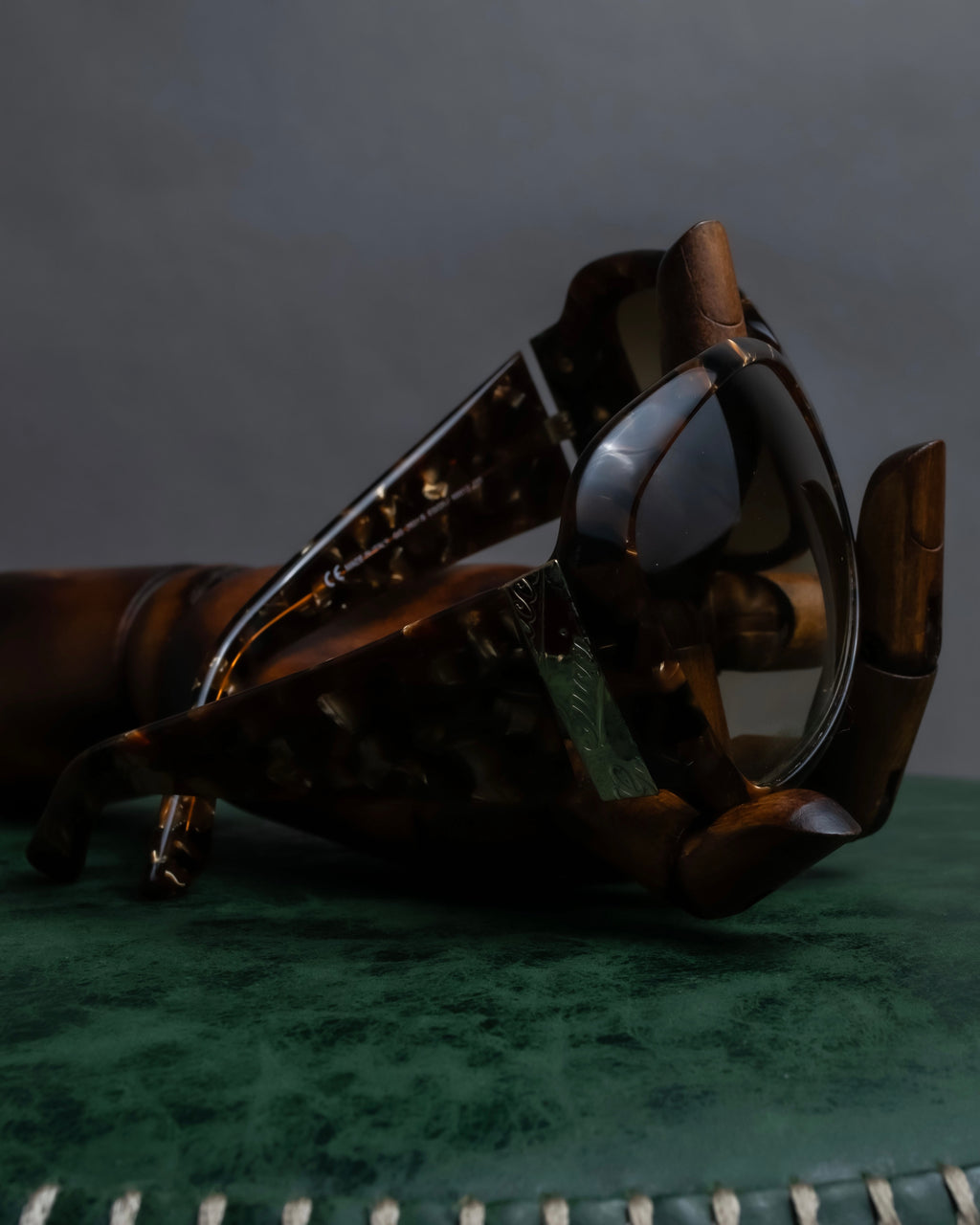 "GUCCI" Tortoiseshell butterfly frame sunglasses