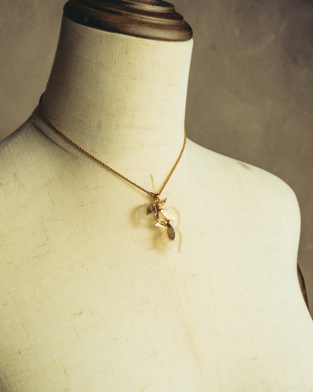 "Christian Dior" 70's-80's Sculptural leaf pendant necklace