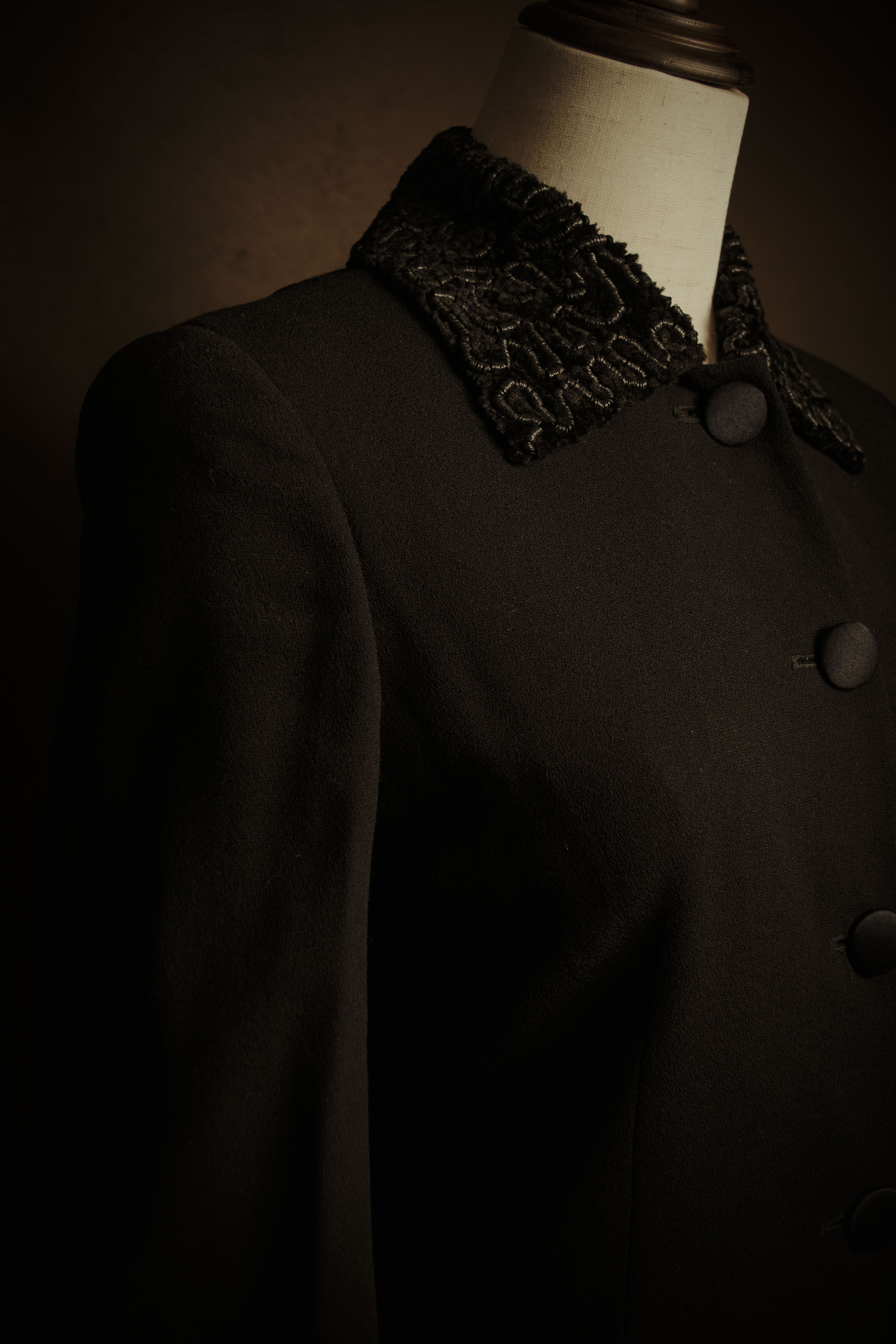 –SPECIAL– “FENDI” 90’s Embroidered collar long tailored jacket