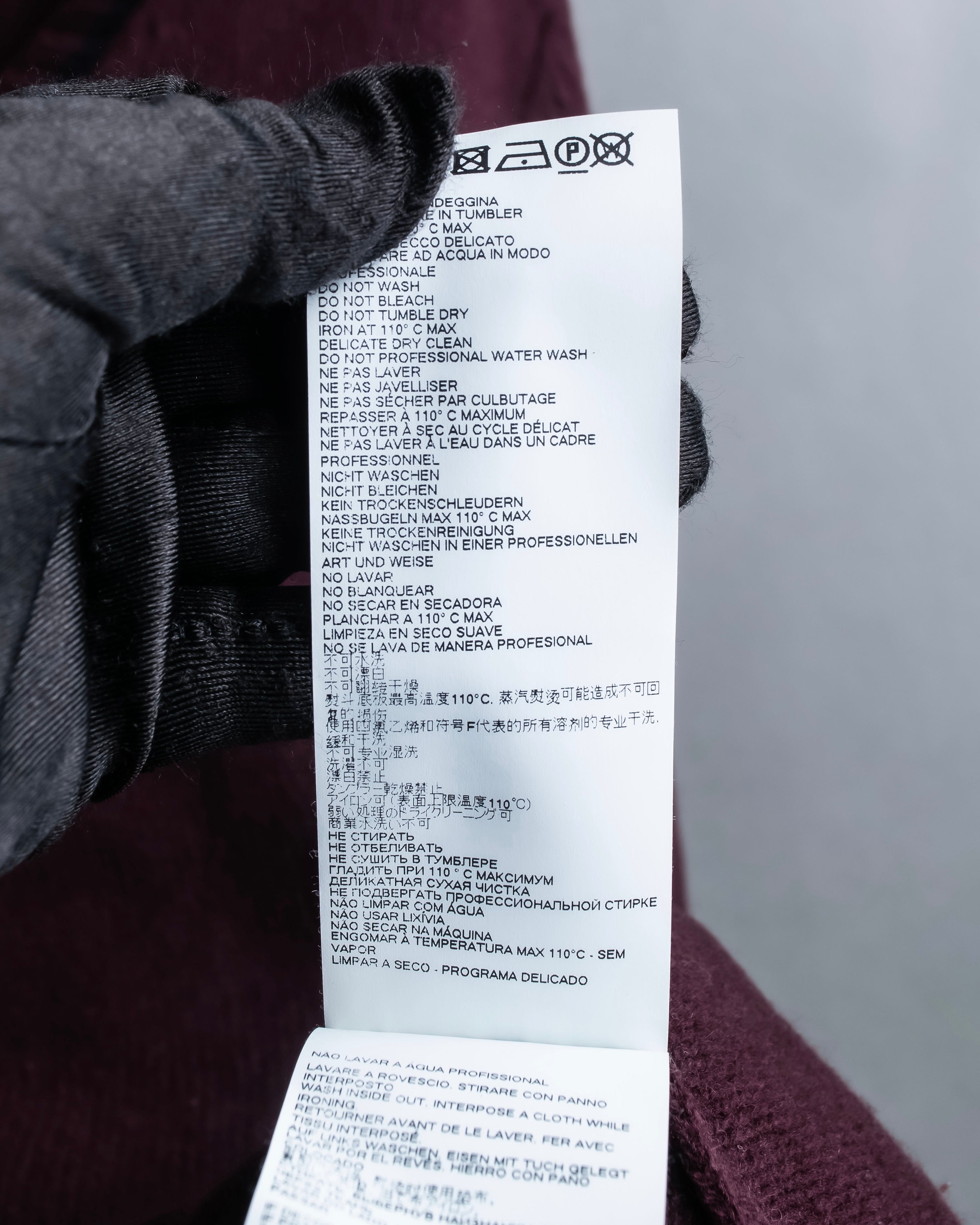 "MAISON MARGIELA"
20AW burgundy color V-neck knit