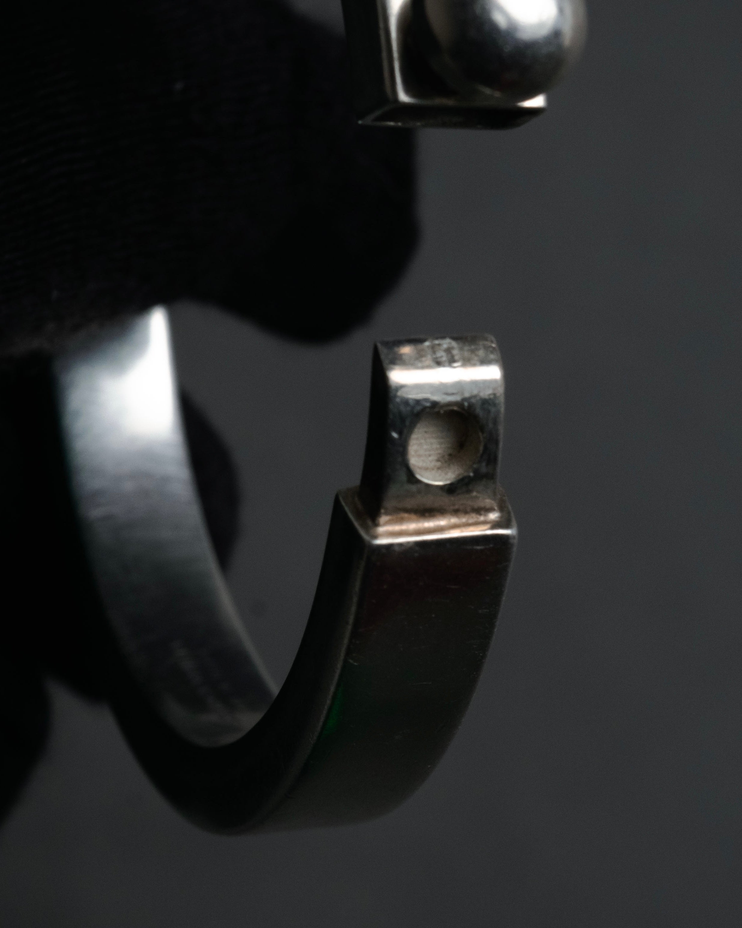 “BOTTEGA VENETA” 2019-2024 Sculptural hinged bangle