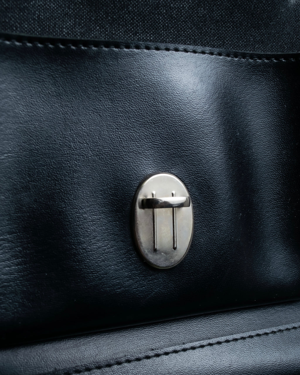 "COMME des GARCONS" Drawcord strings design PVC leather bag