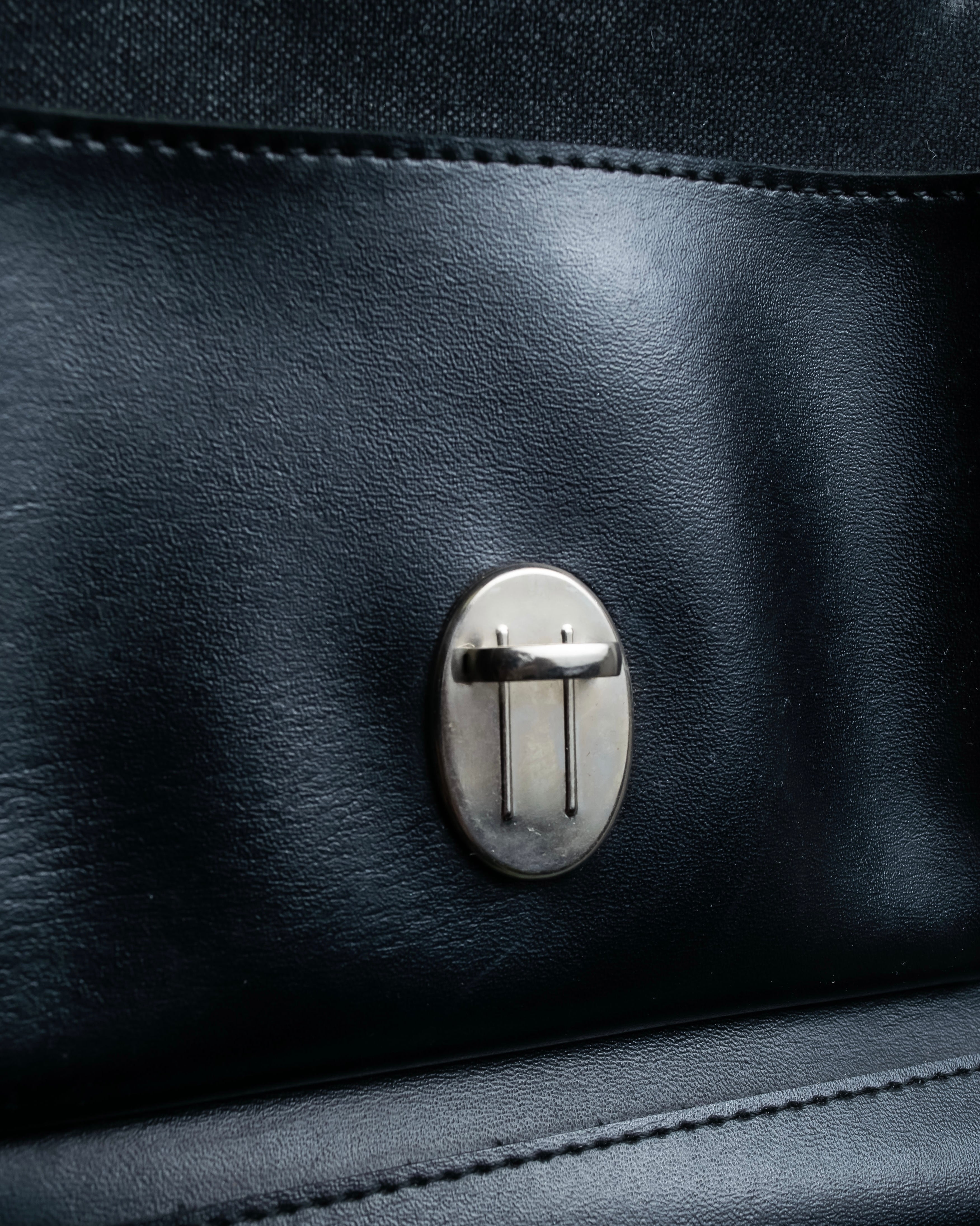 "COMME des GARCONS" Drawcord strings design PVC leather bag