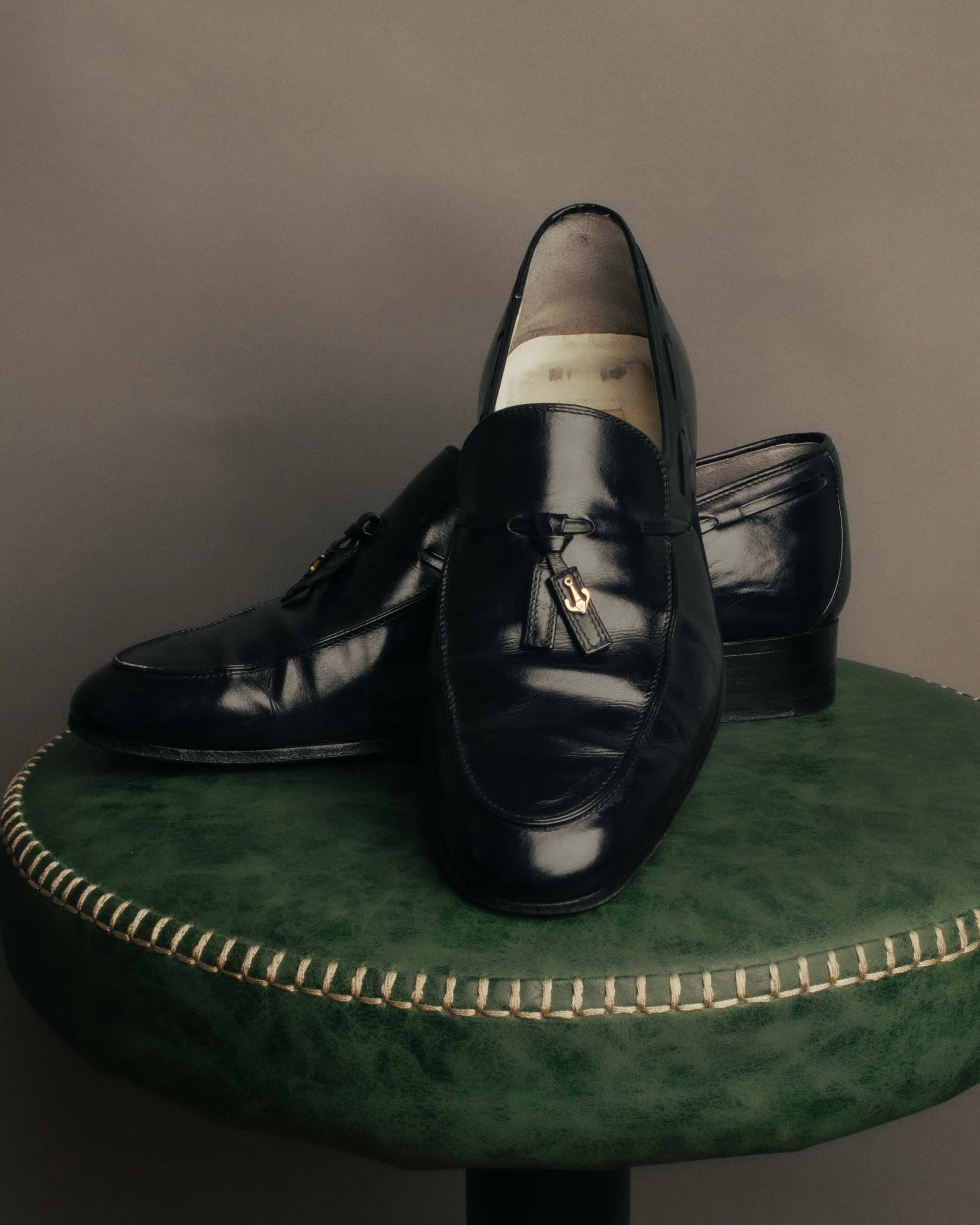 "GUCCI" 80's Vintage anchor motif tassel leather loafers