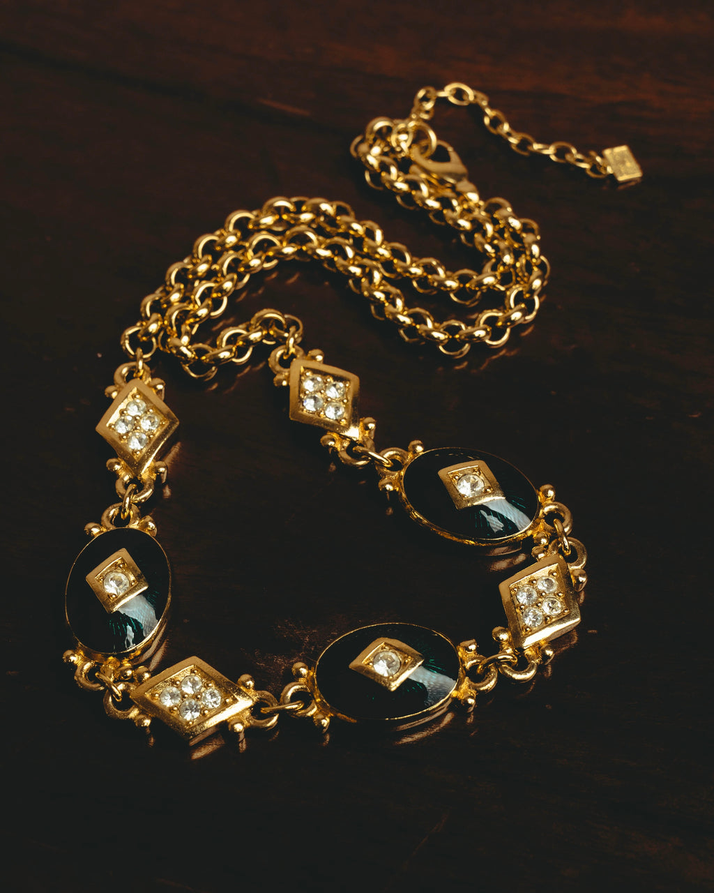 "BURBERRYS" 90's Emerald enamel costume jewelry necklace