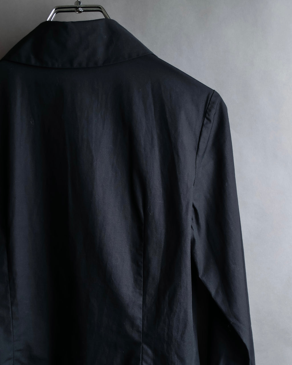 "Vivienne Westwood RED LABEL"
 Draped neck design black cotton shirt