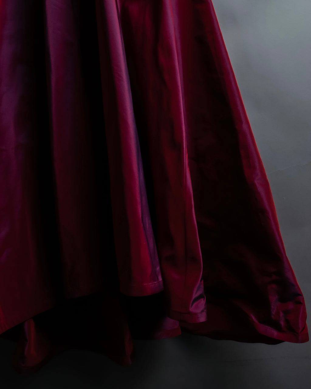 "TADASHI SHOJI" Beautiful color design dress