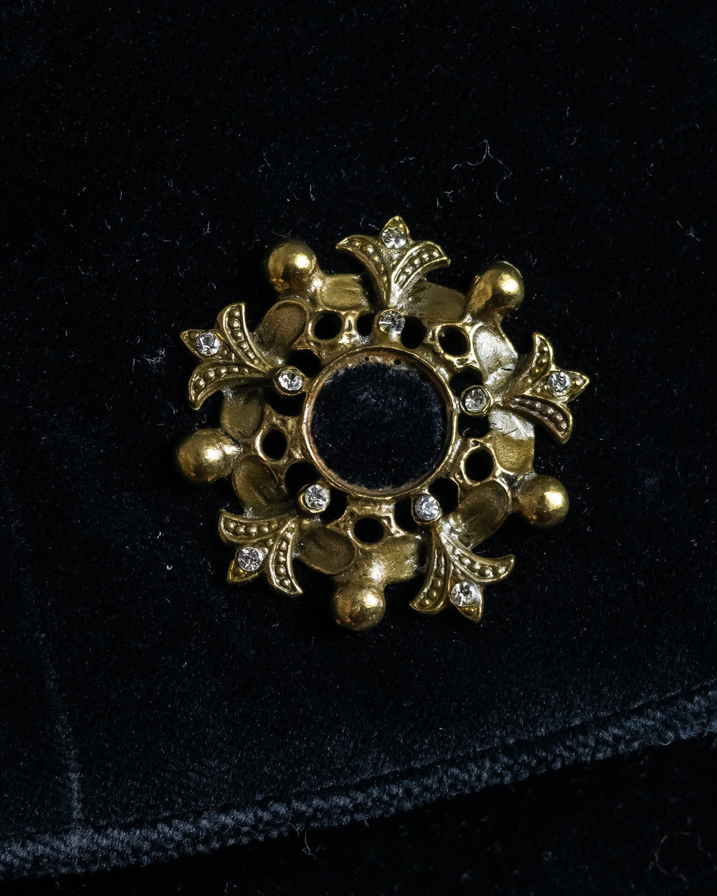 "Salvatore Ferragamo" Antique jewelry motif design velvet shoulder bag