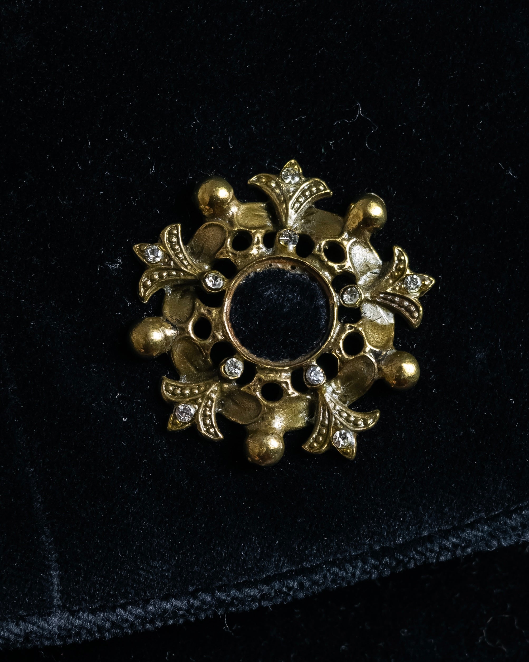 "Salvatore Ferragamo" Antique jewelry motif design velvet shoulder bag