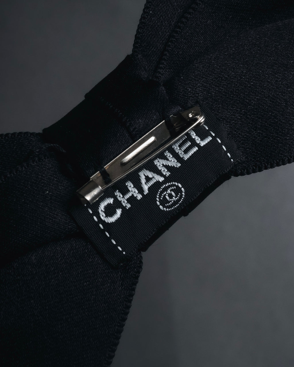 "CHANEL" 90’s black satin and grosgrain ribbon brooch