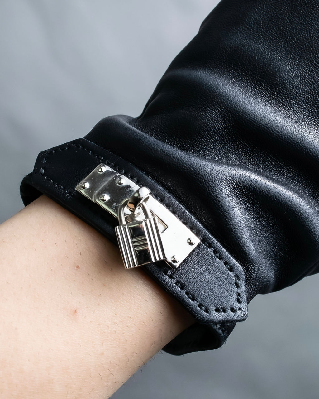 "HERMES" Kelly padlock motif leather gloves
