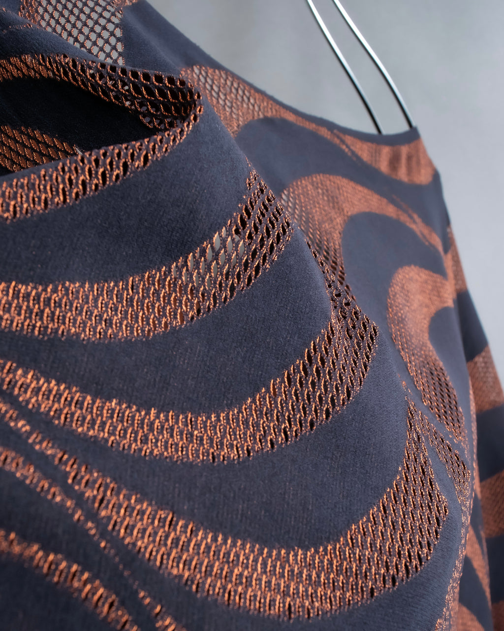 "PLEATS PLEASE ISSEY MIYAKE"
 Marble print dolman sleeve tops