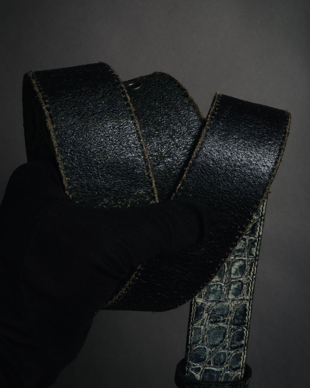 "DOLCE & GABBANA" 2003-08 Distressed croc-embossed hammered buckle belt