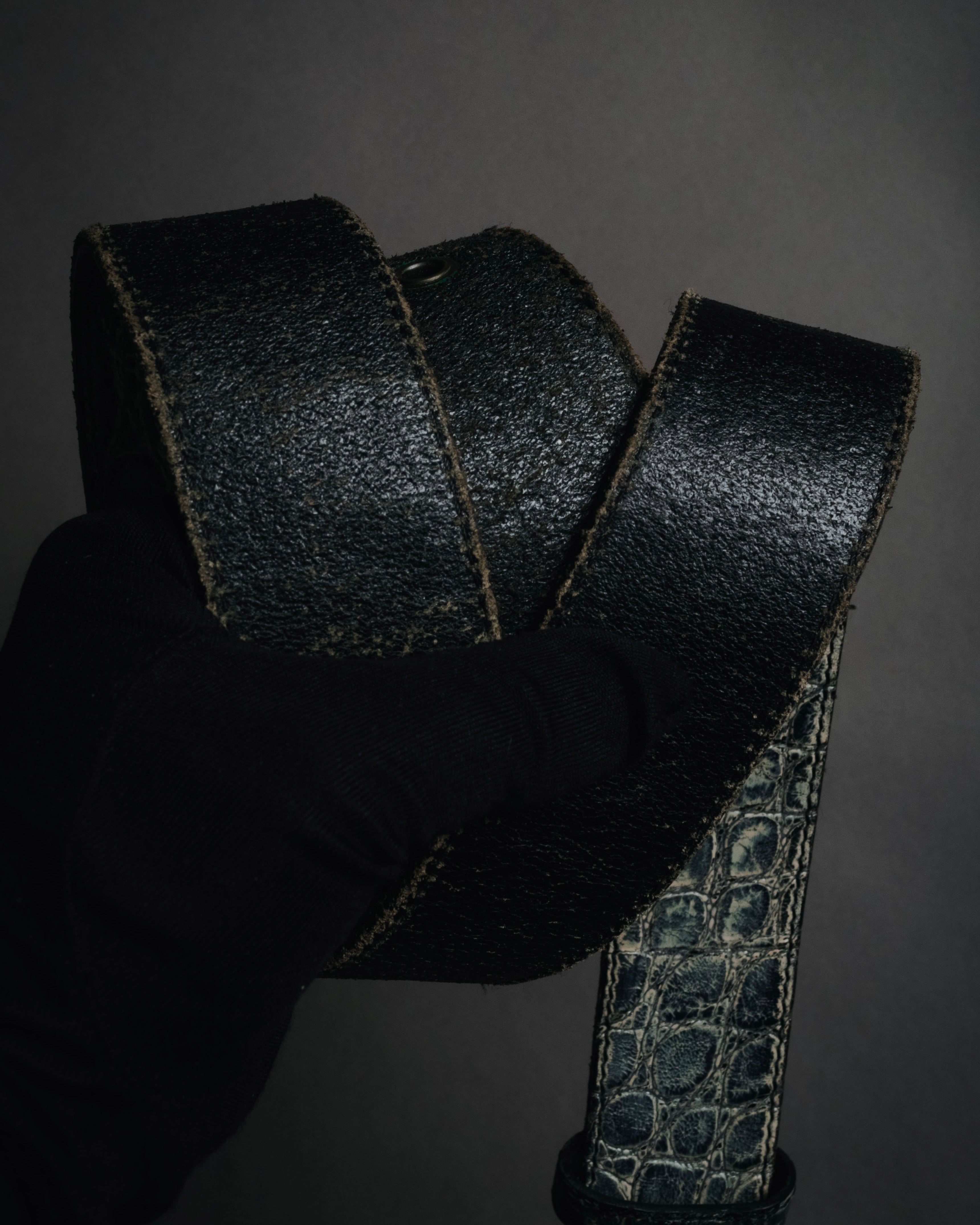 "DOLCE & GABBANA" 2003-08 Distressed croc-embossed hammered buckle belt