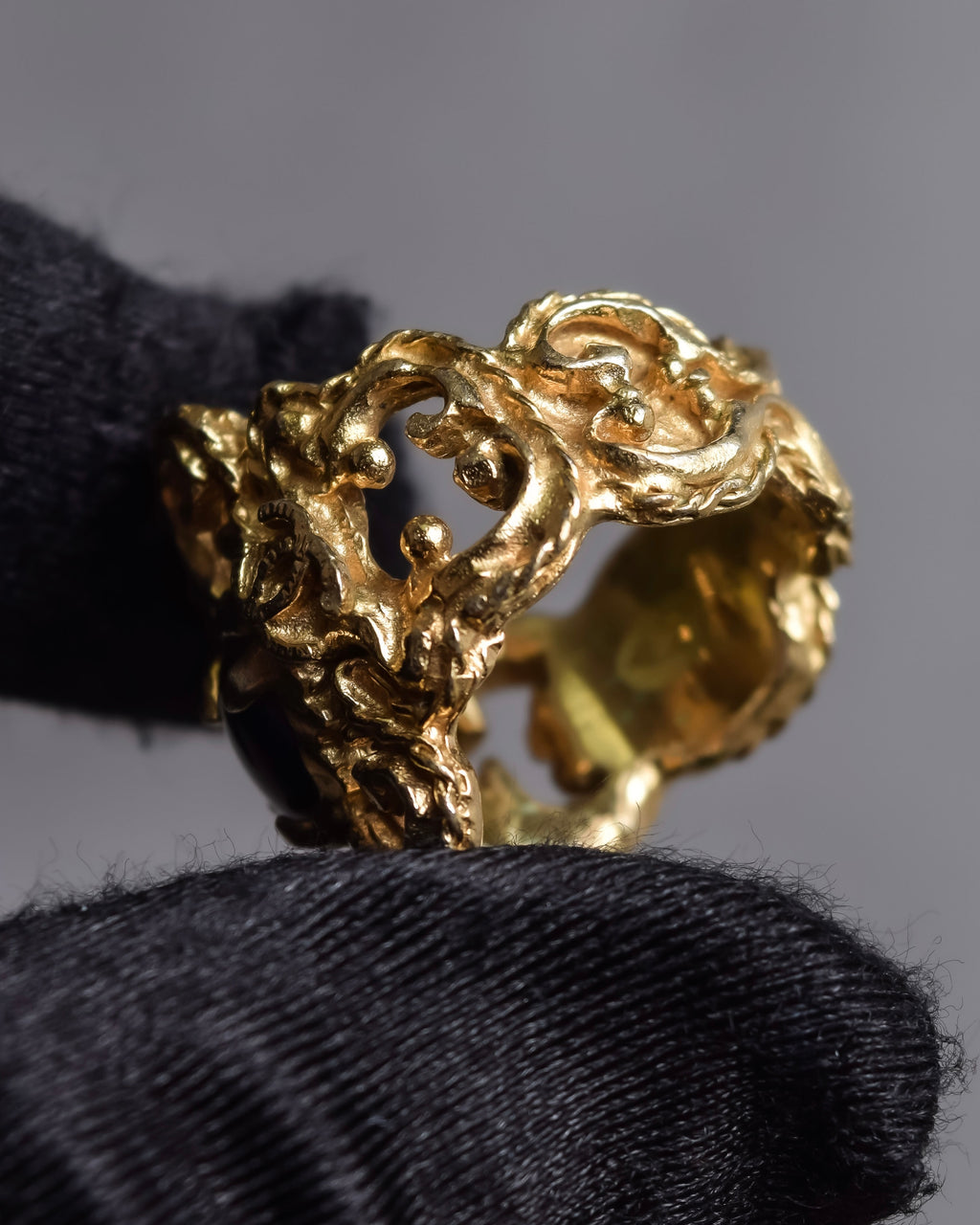 "CHANEL" 90's Baroque carving design gold ring
