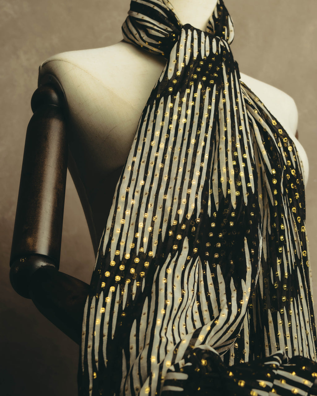 -SPECIAL- “GUCCI” 00’s-10’s Metallic printed sheer stole