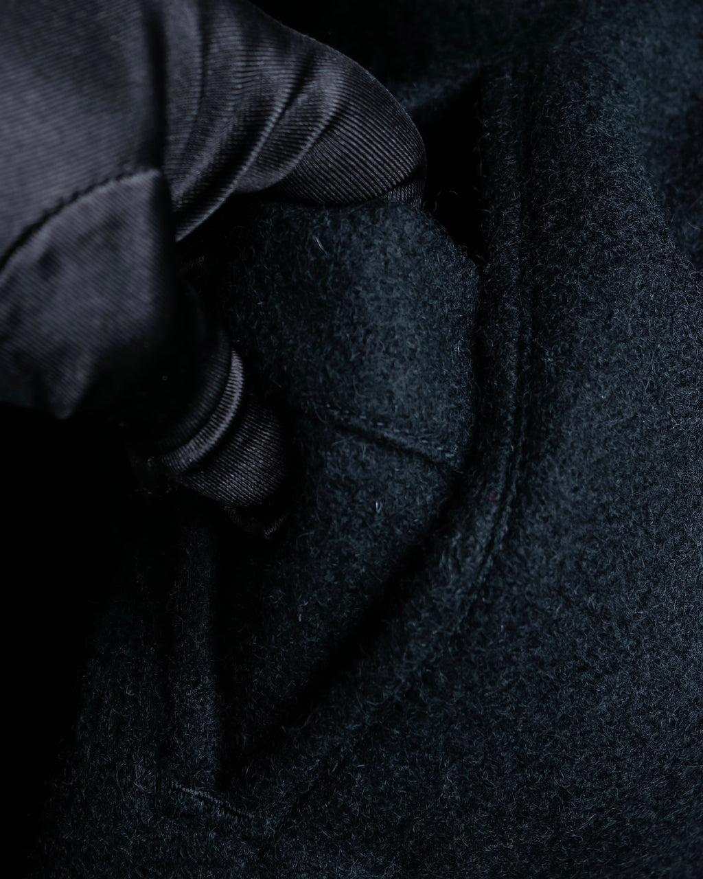 "tricot COMME des GARCONS" 
Shawl collar piping design long coat