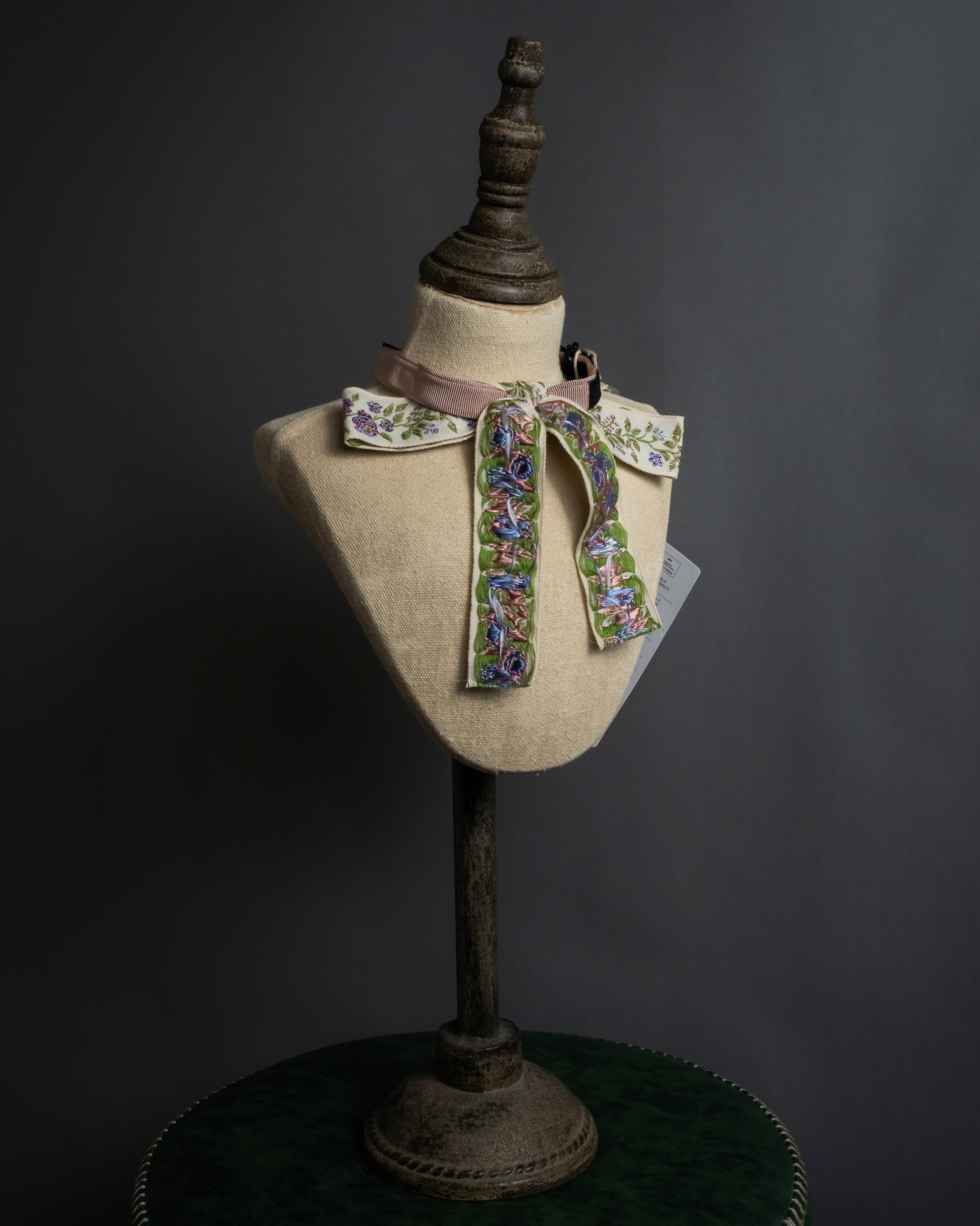 -MOOD Christmas Collections-
"GUCCI" Michele period delicate floral embroidered ribbon tie