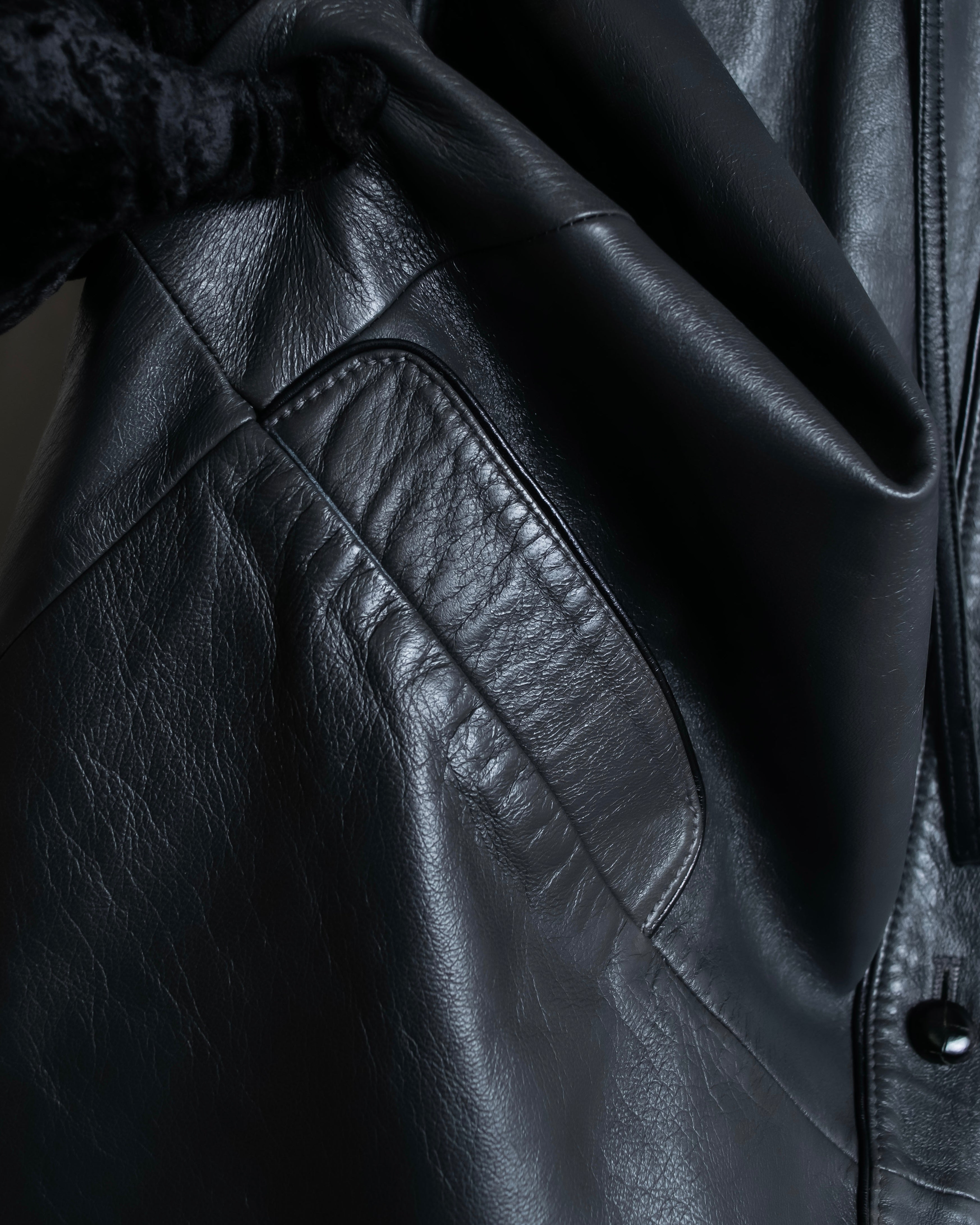 "VALENTINO" Power shoulder detail shape leather coat