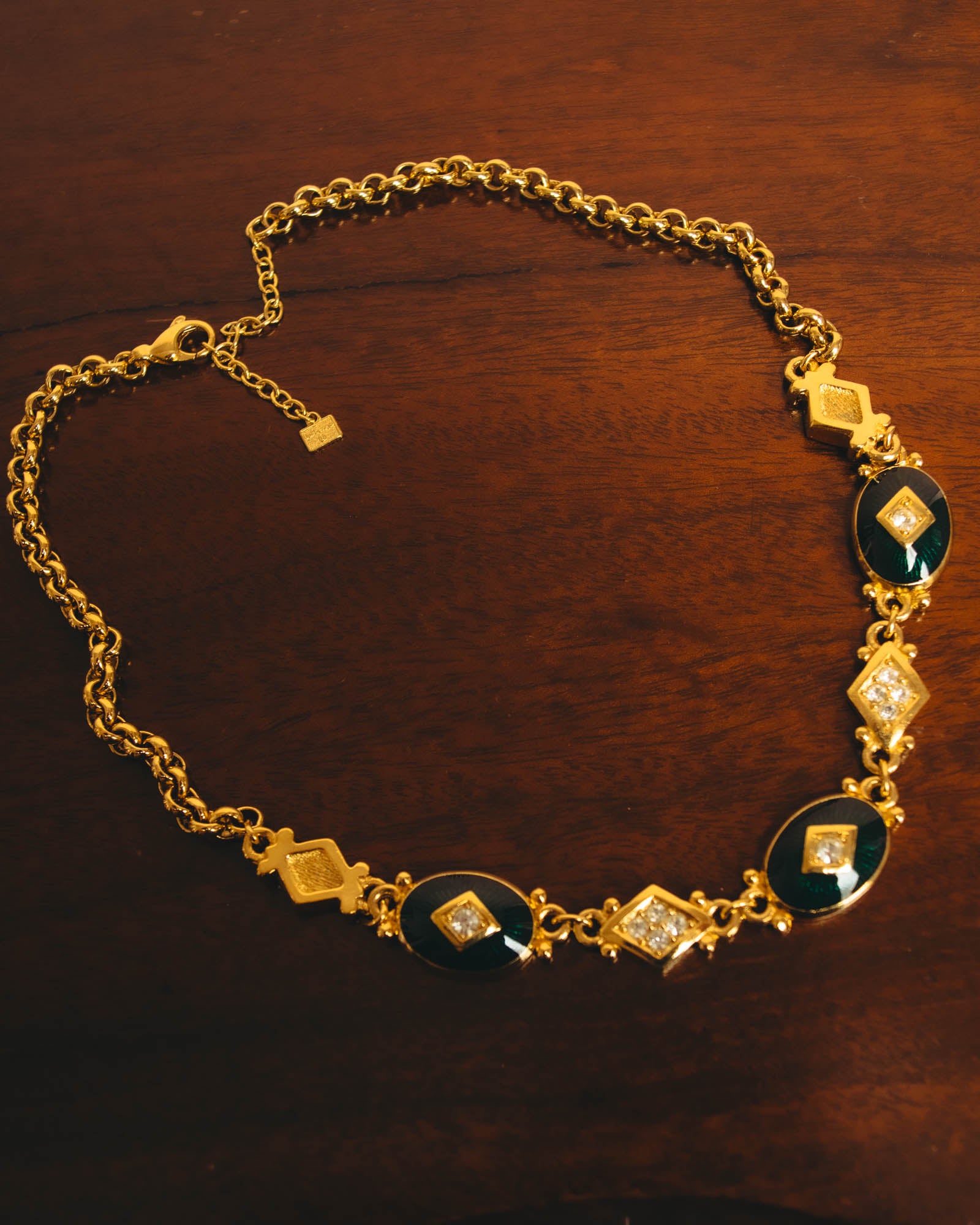 "BURBERRYS" 90's Emerald enamel costume jewelry necklace