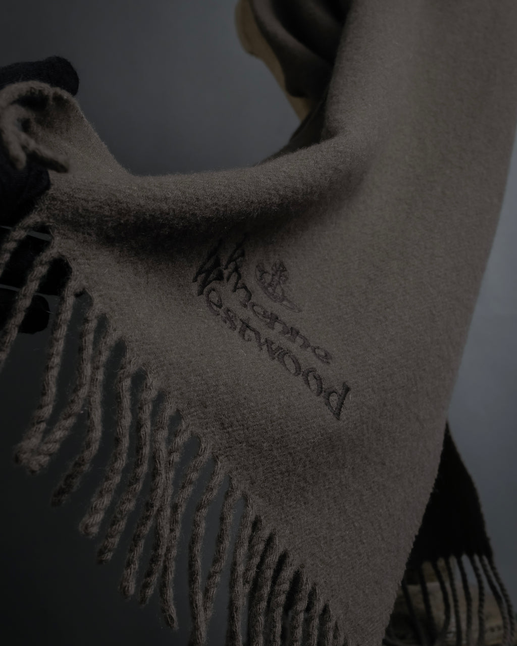 "Vivienne Westwood" Logo engraved wool long muffler