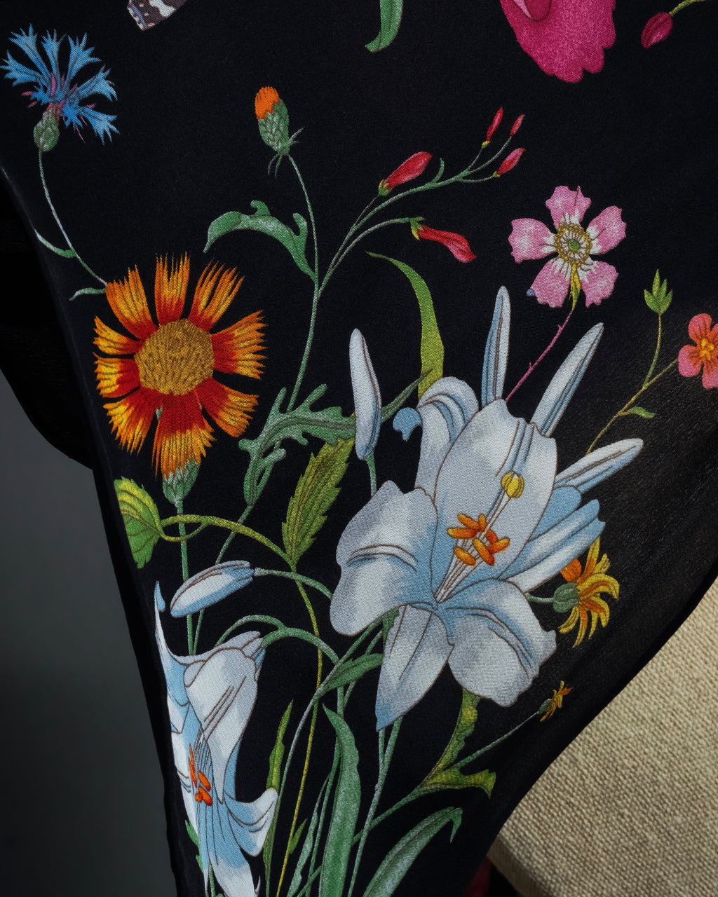 "GUCCI" Flower＆insect motif silk scarf