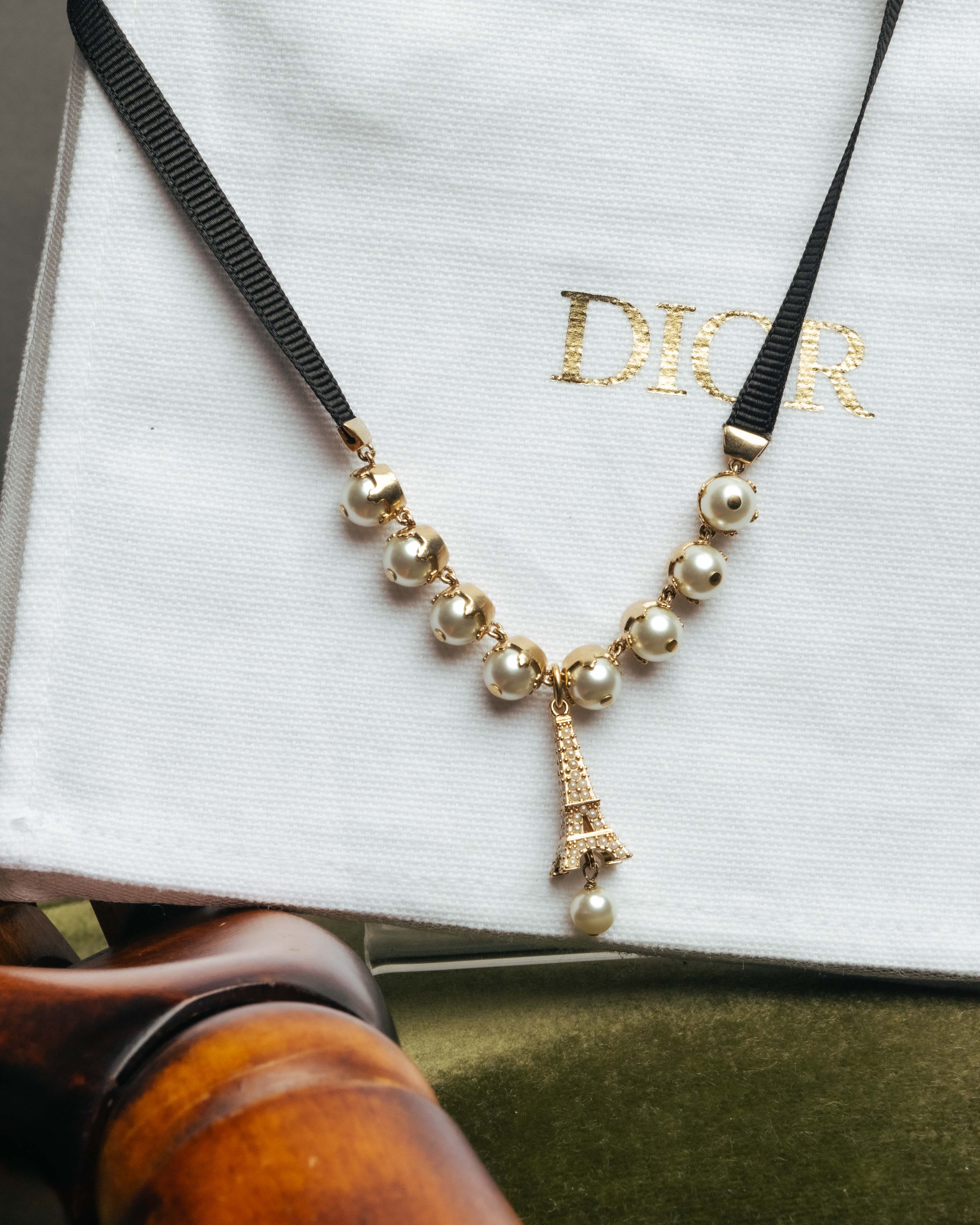 -SPECIAL- “DIOR” 2017-2023 Eiffel tower pearl ribbon choker
