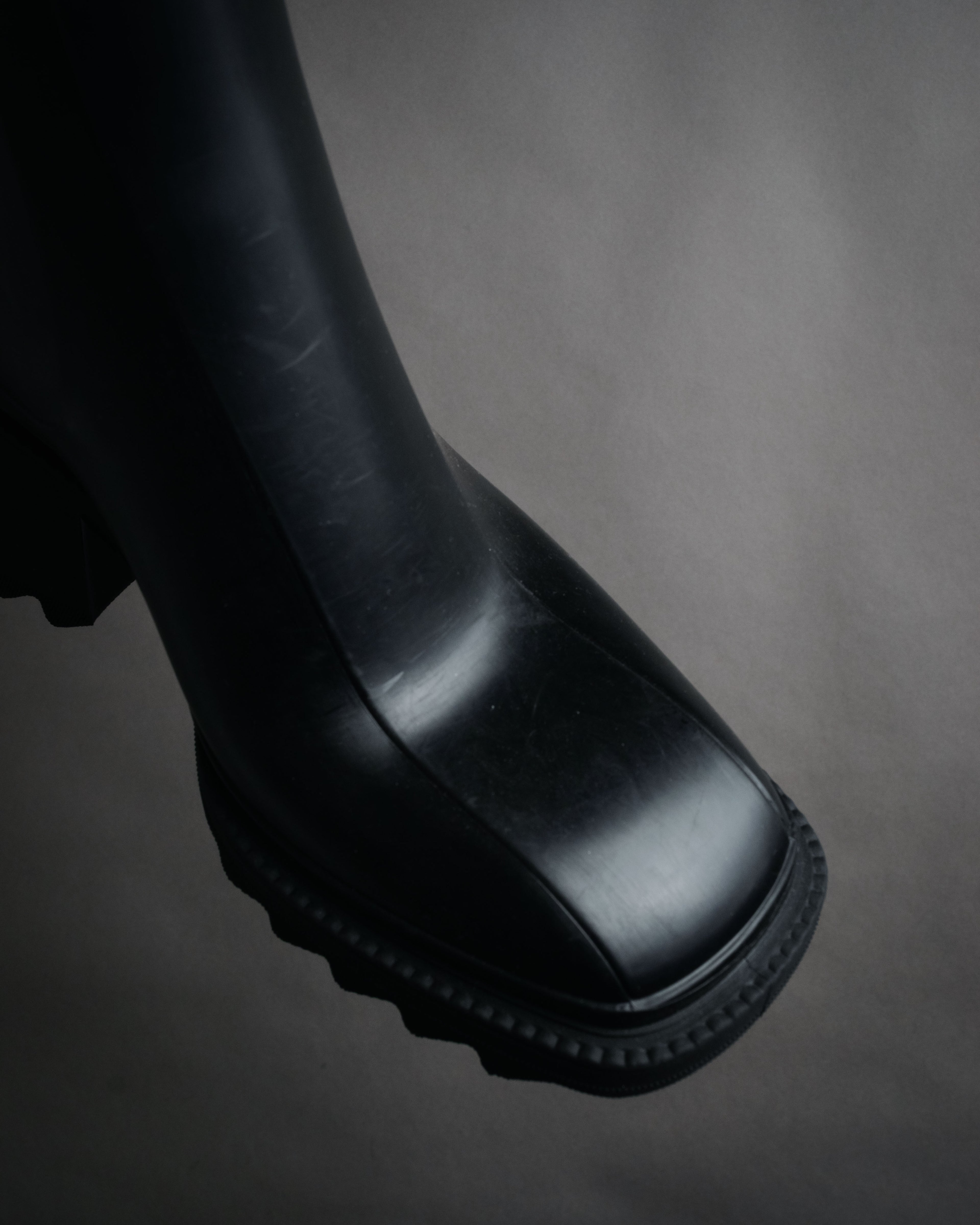 “Chloé” 2020’s Sculptural shark sole rain boots