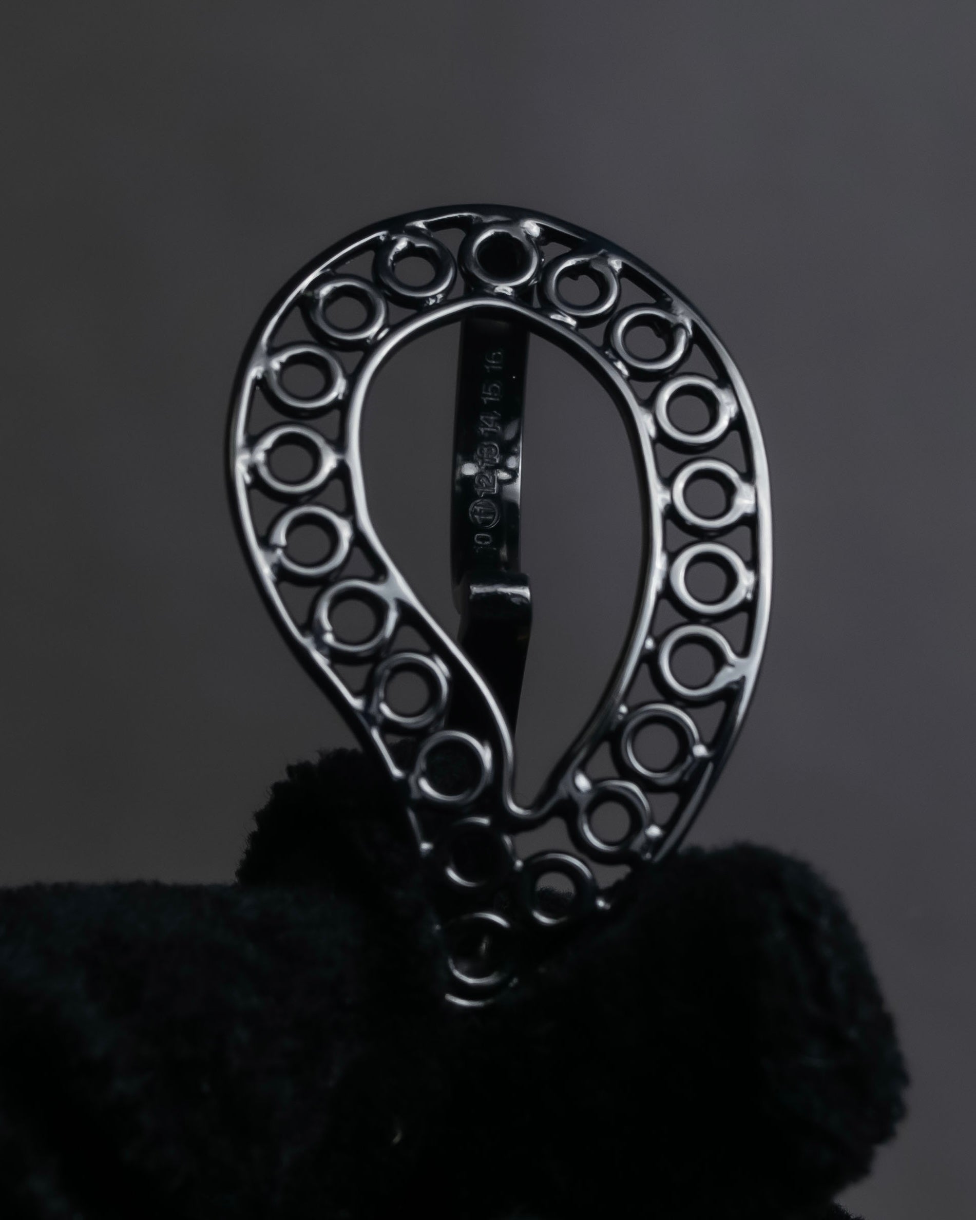 "Maison Martin Margiela" Black lacquered hollow double finger ring