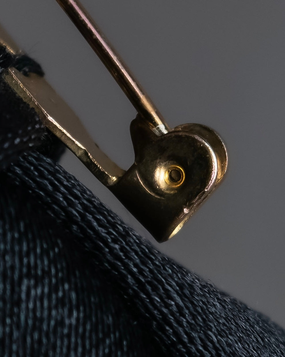 "CHANEL" 2001 Cruise Collection ribbon brooch