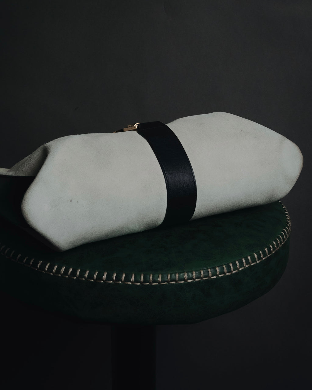 "GUCCI" 90’s-00’s suede piston-closure shoulder bag