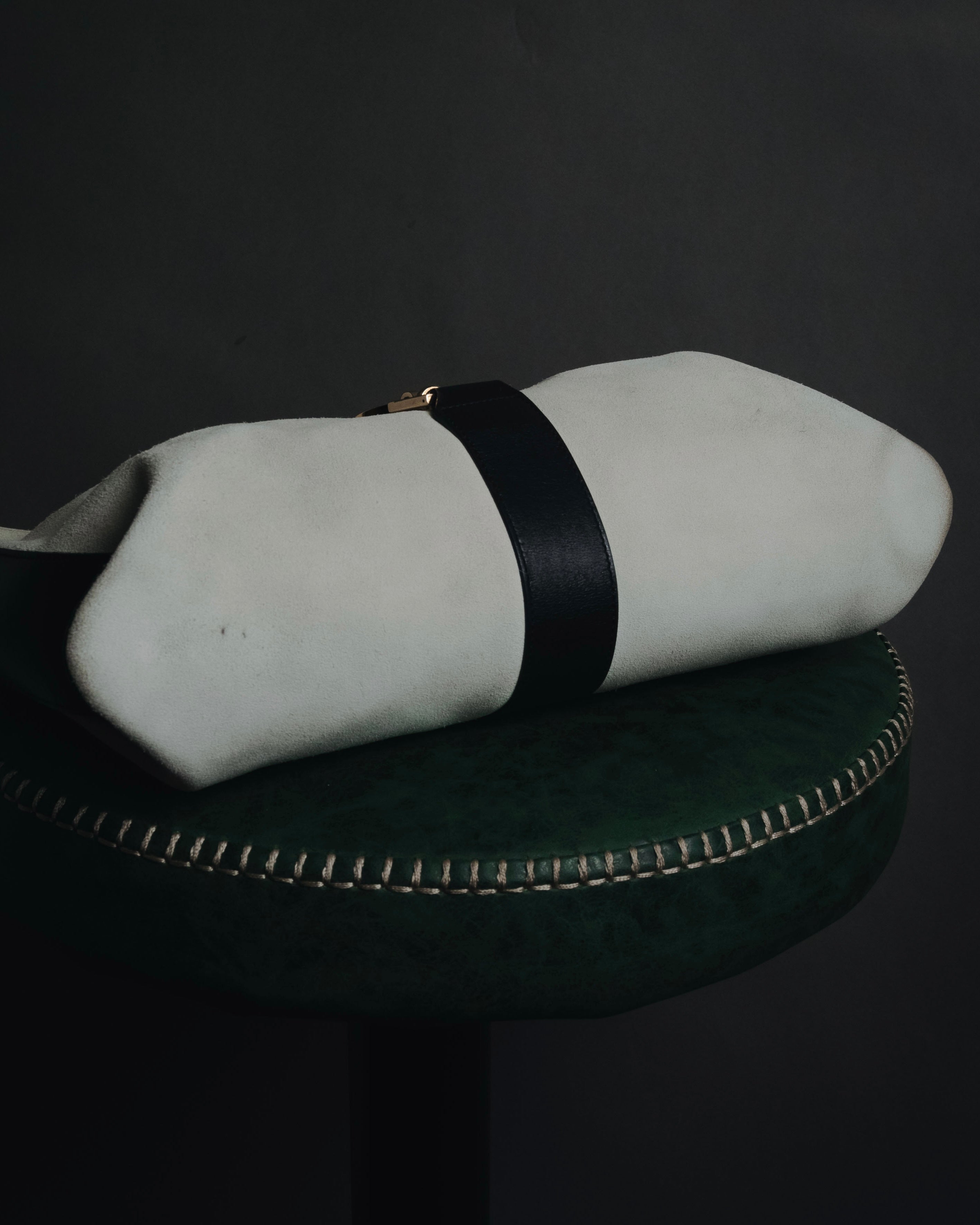 "GUCCI" 90’s-00’s suede piston-closure shoulder bag