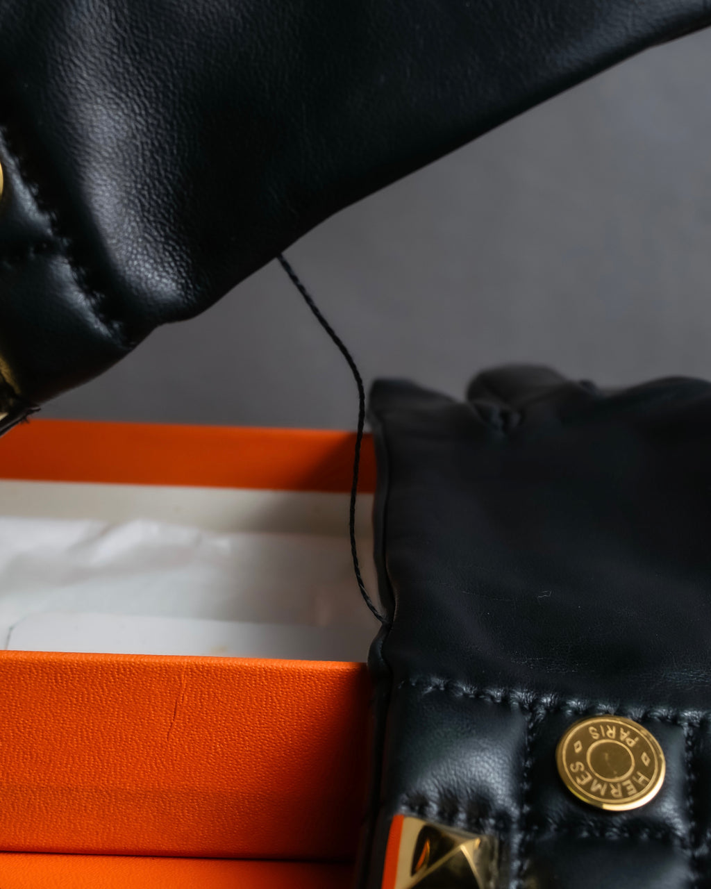 "HERMES" H logo＆gold stud design leather gloves