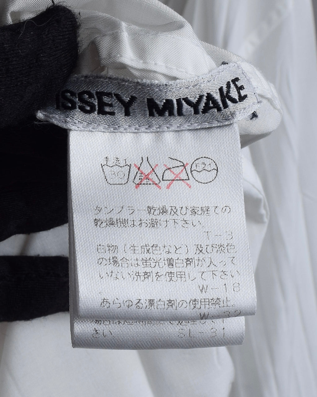 "ISSEY MIYAKE" Pleated design polyester long shirt