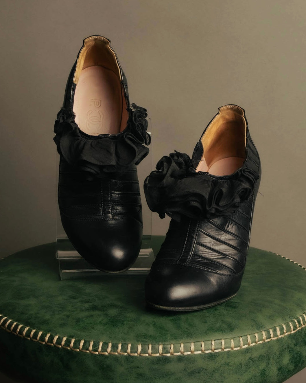 -SPECIAL- “CHANEL“ 2005-06 Paris-New York ruffle leather pumps