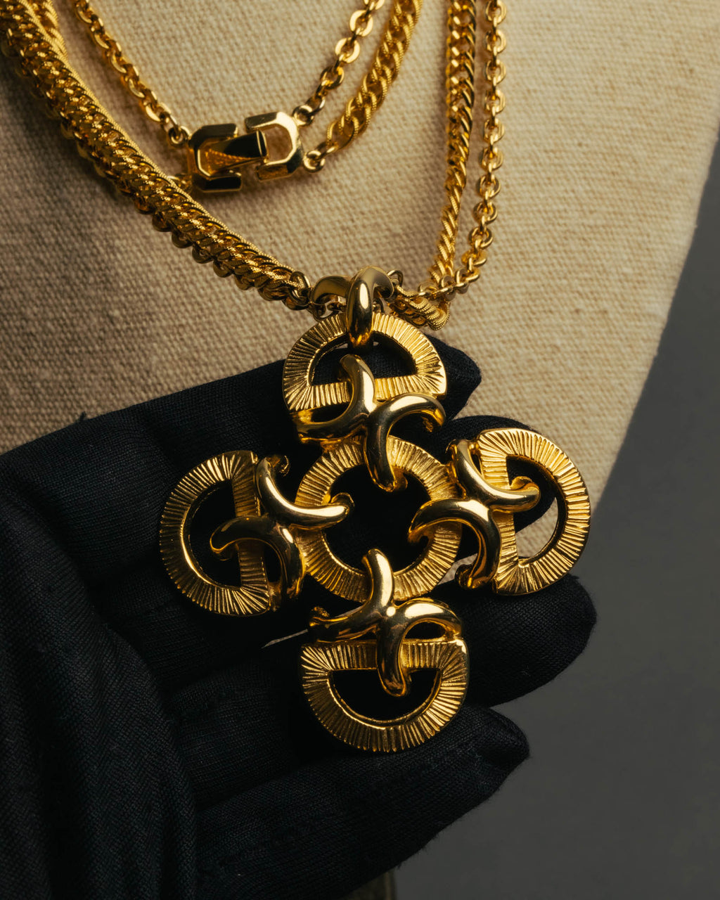 -SPECIAL- “Lucien Piccard” 70’s-80’s Gold tone cross pendant necklace