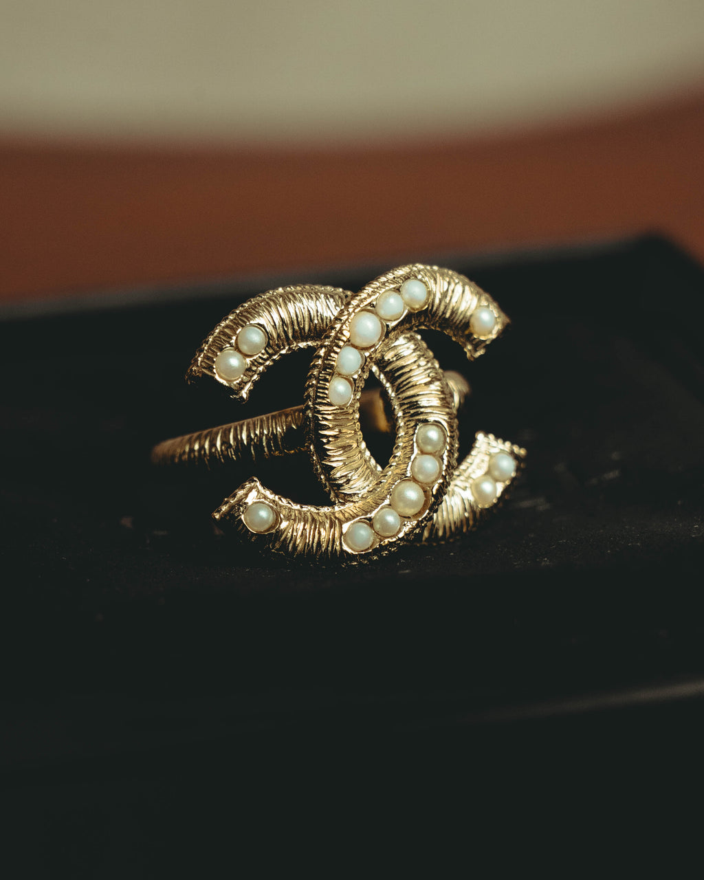 –SPECIAL– "CHANEL" Sculptural pearl double c costume ring