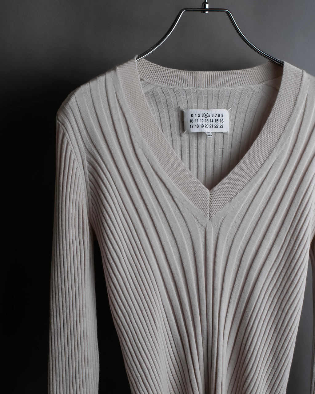 "MAISON MARGIELA" 18AW Ribbed shaped V-neck knit