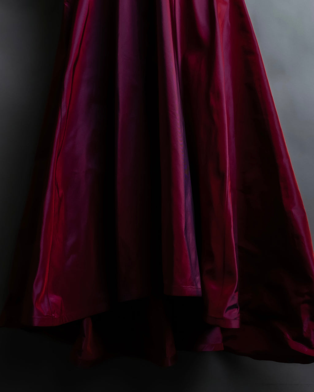 "TADASHI SHOJI" Beautiful color design dress